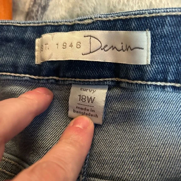 1946 Denim Curvy Cropped Jeans 18W (40" Waist) - Picture 5 of 9